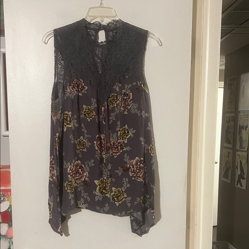 Torrid sleeveless floral and lace swing top with handkerchief hem.